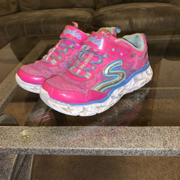 Variety of UGG boots, converse and sketchers - Picture 7 of 8